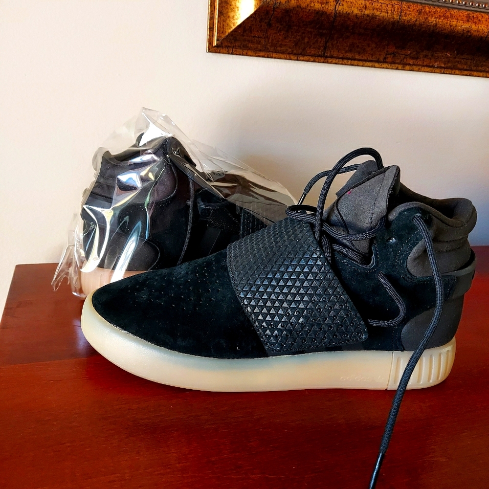 Adidas Tubular Invaders 5.5 men's fits womens 7